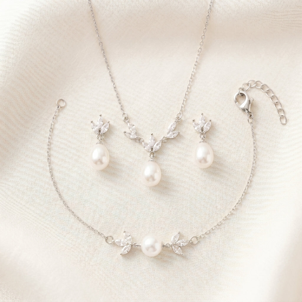 Dainty Teardrop Pearl Necklace in 18K Gold