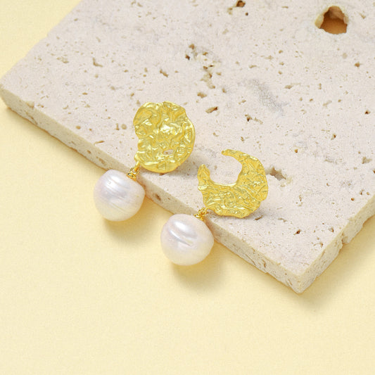 Moon Ribbed Pearl Earrings