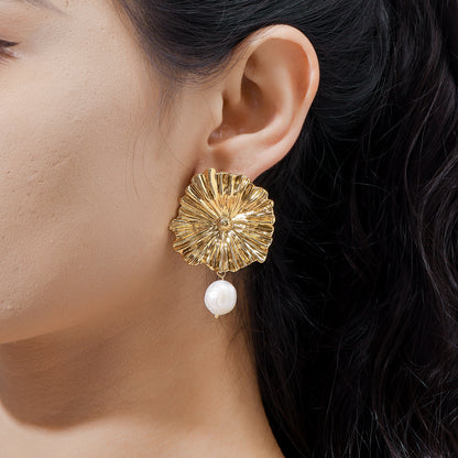 Daisy Floral Pearl Earrings