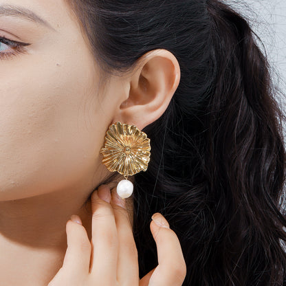 Daisy Floral Pearl Earrings