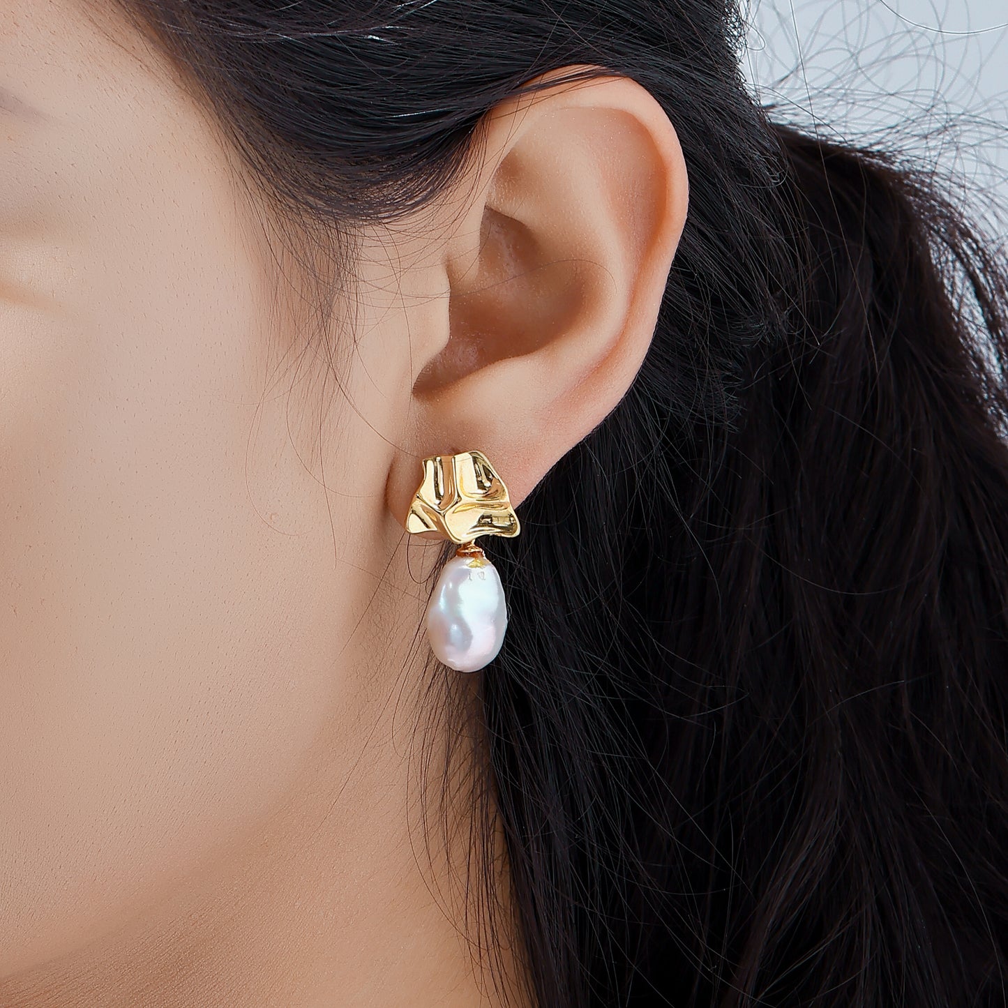 Drop-Shaped Pearl Earrings