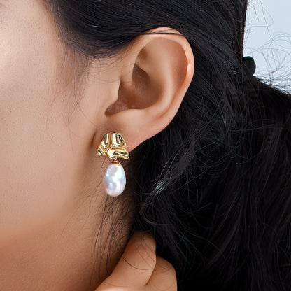 Drop-Shaped Pearl Earrings