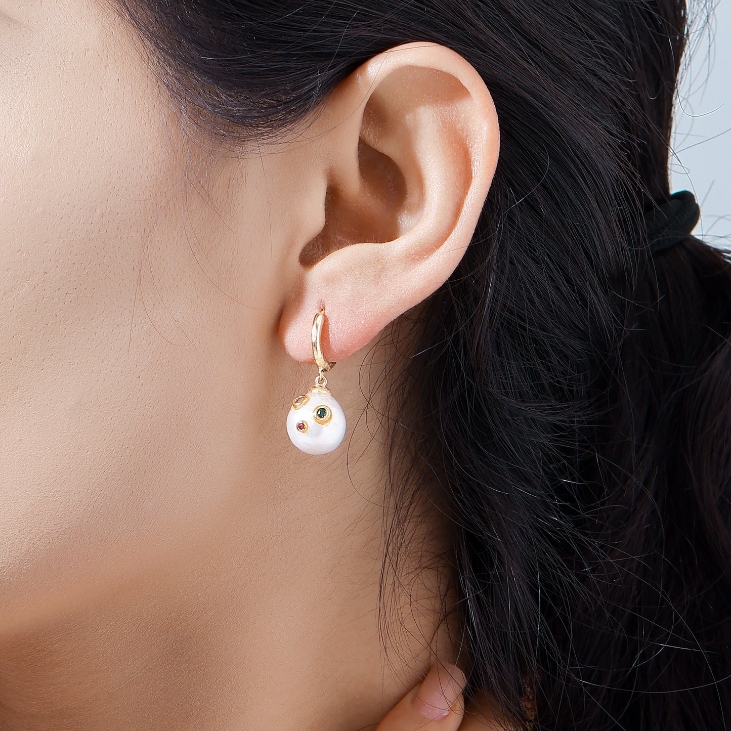 Pearl Earrings with Crystals