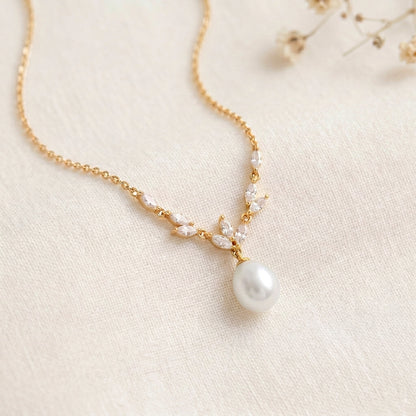 Dainty Teardrop Pearl Necklace in 18K Gold