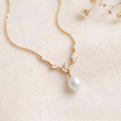Dainty Teardrop Pearl Necklace in 18K Gold