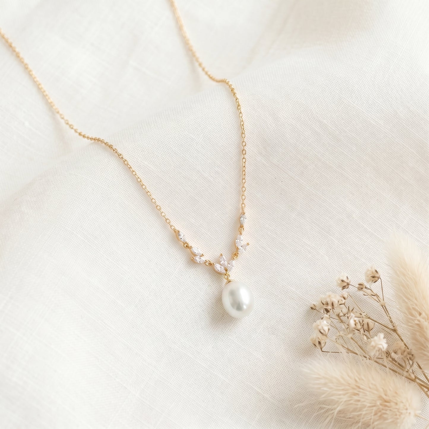 Dainty Teardrop Pearl Necklace in 18K Gold