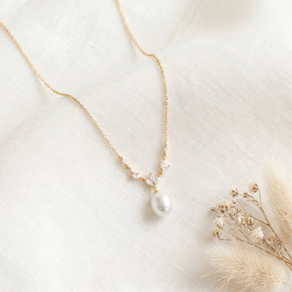 Dainty Teardrop Pearl Necklace in 18K Gold
