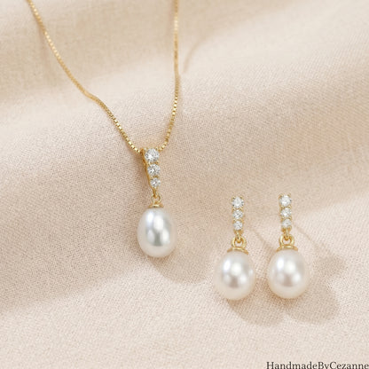 Freshwater Pearl Pendant Necklace in Sterling Silver