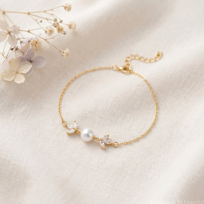 Dainty Teardrop Pearl Necklace in 18K Gold