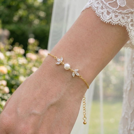Dainty Pearl Bracelet in 18K Gold