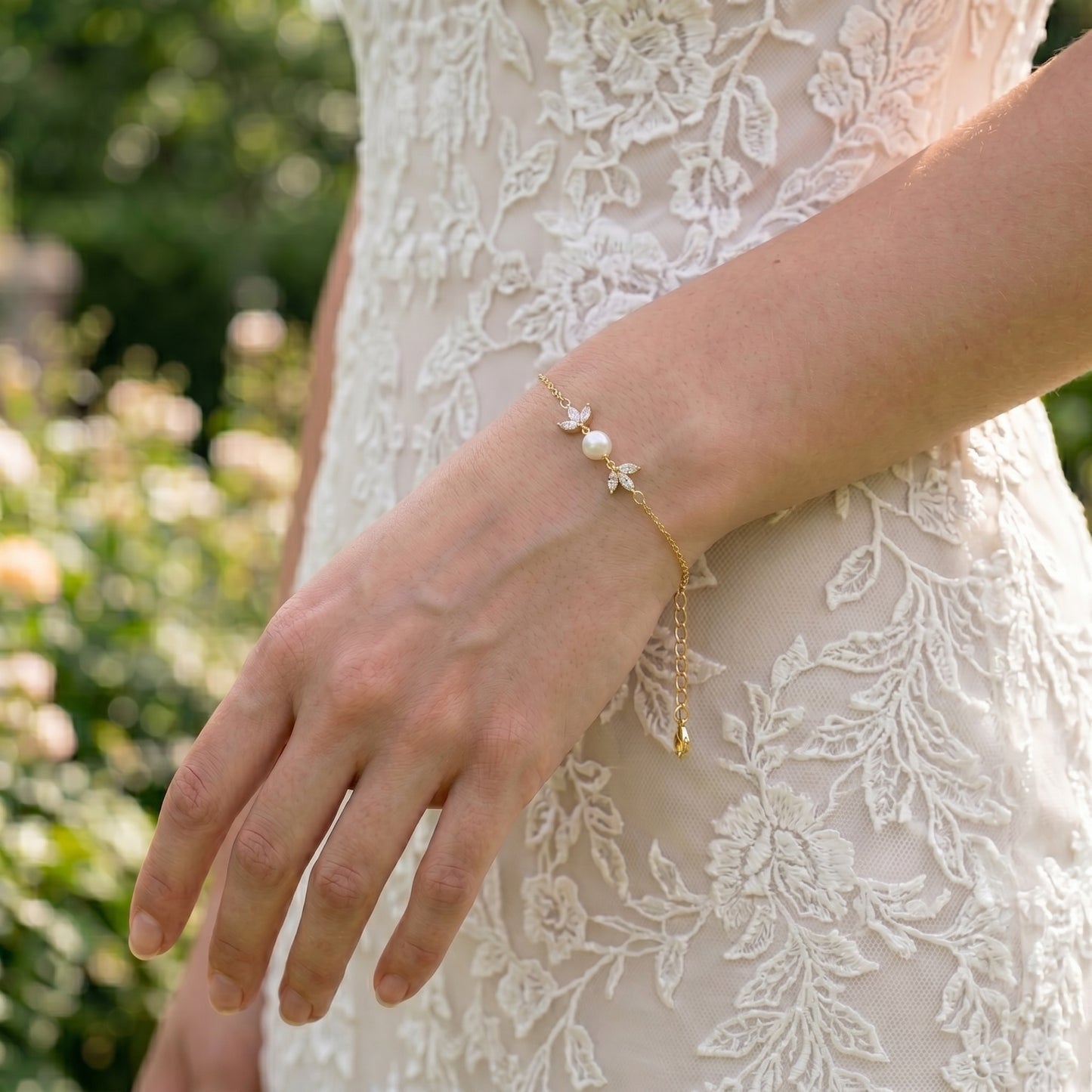 Dainty Pearl Bracelet in 18K Gold