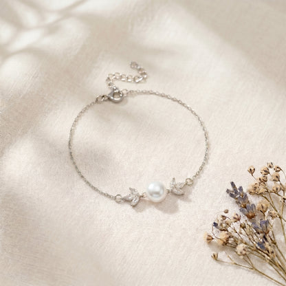 Dainty Teardrop Pearl Necklace in 18K Gold