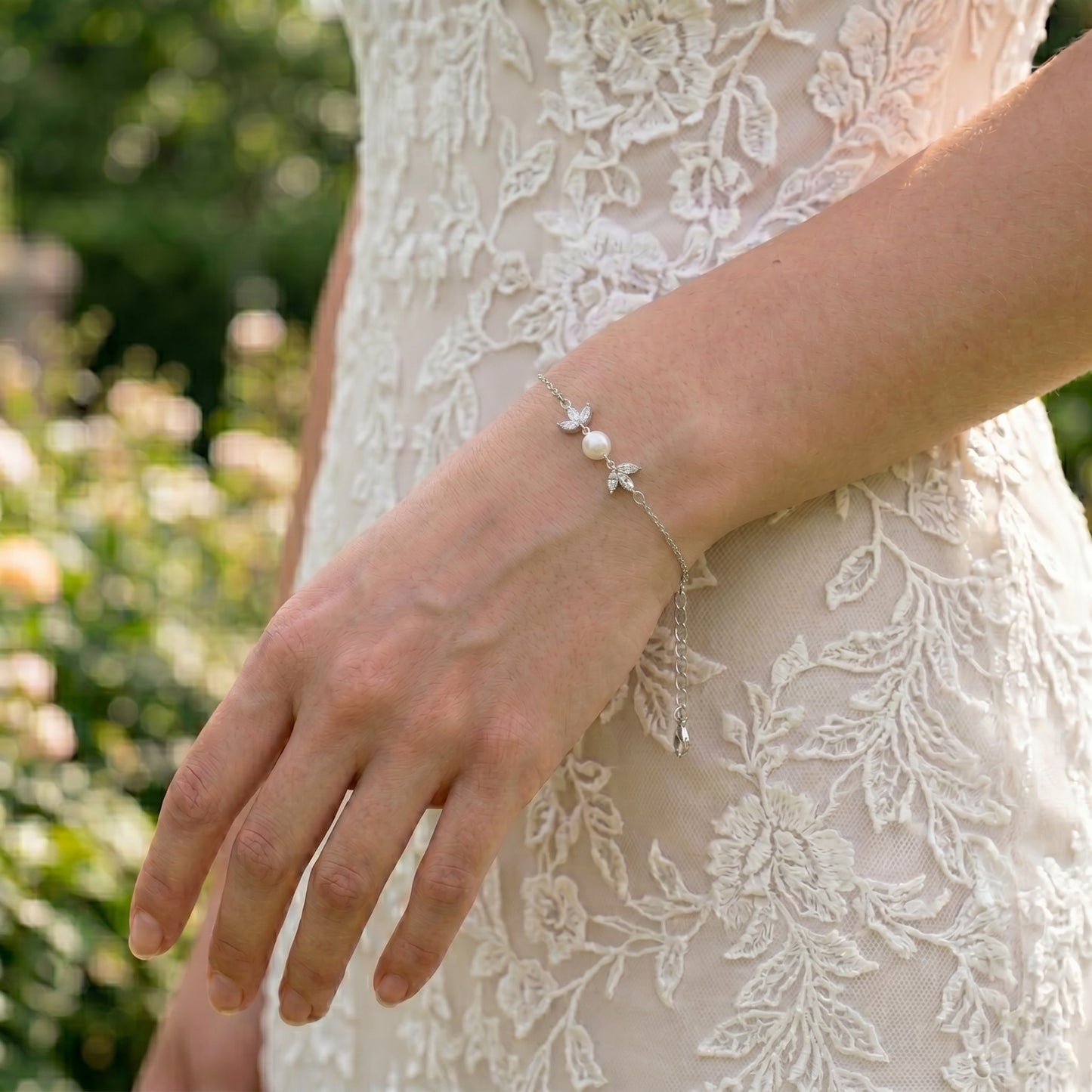 Dainty Pearl Bracelet in 18K Gold