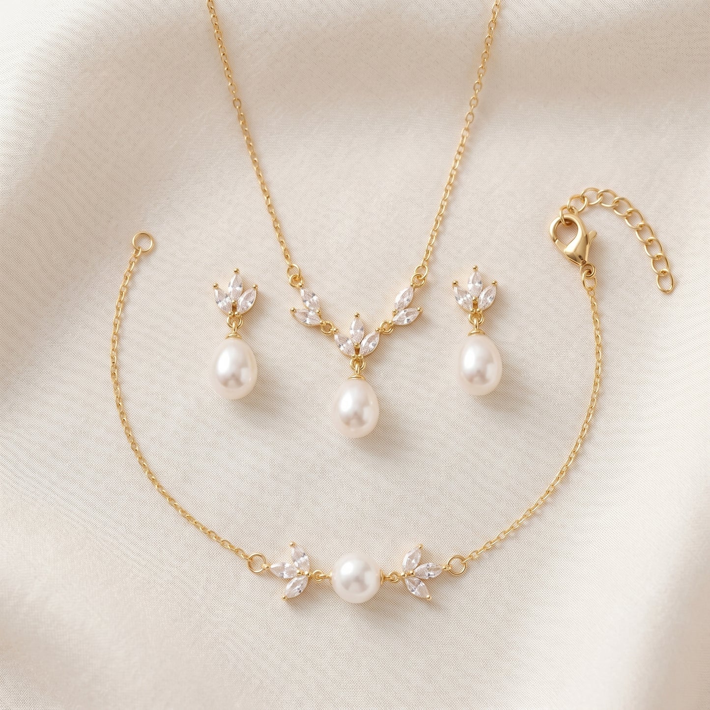 Dainty Teardrop Pearl Necklace in 18K Gold