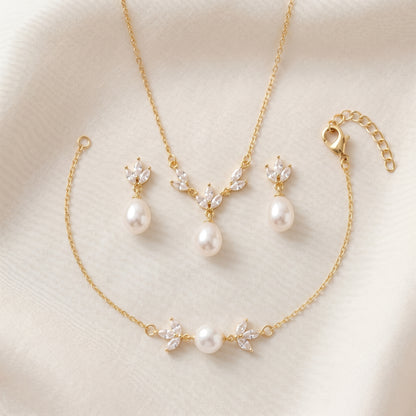 Dainty Teardrop Pearl Necklace in 18K Gold