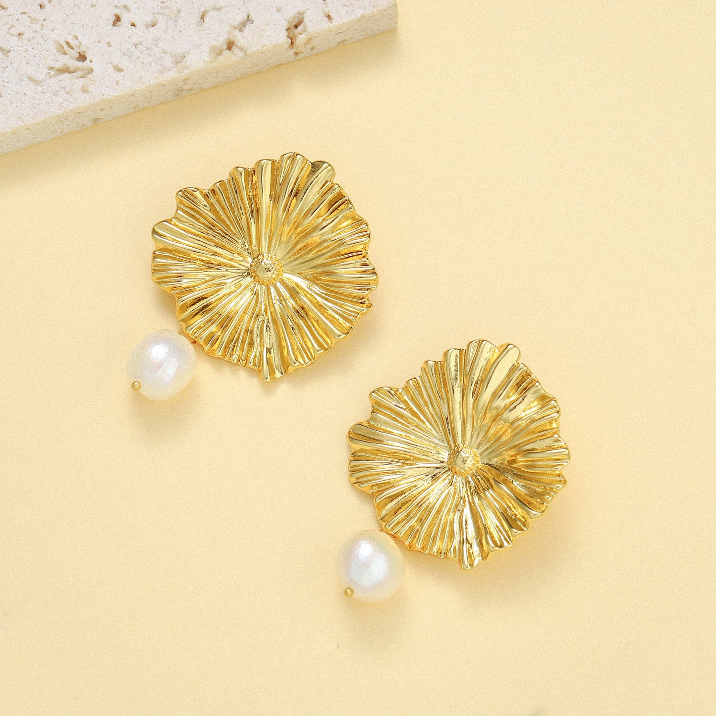 Daisy Floral Pearl Earrings