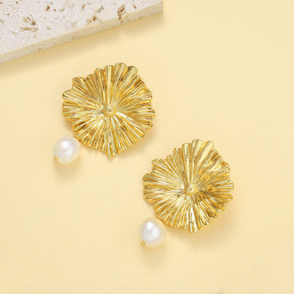 Daisy Floral Pearl Earrings