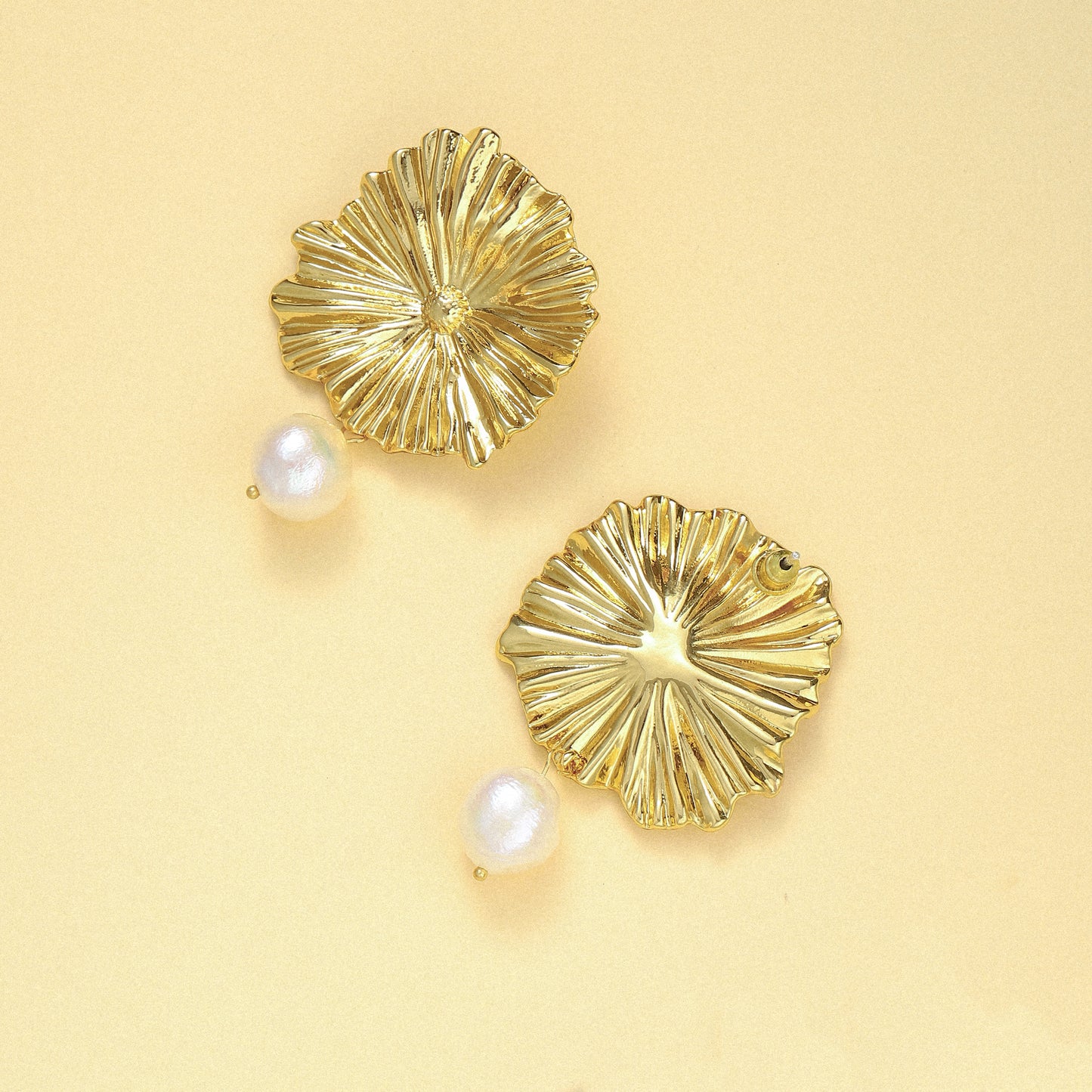 Daisy Floral Pearl Earrings