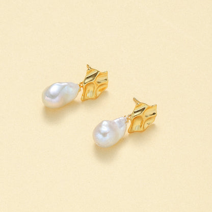 Drop-Shaped Pearl Earrings