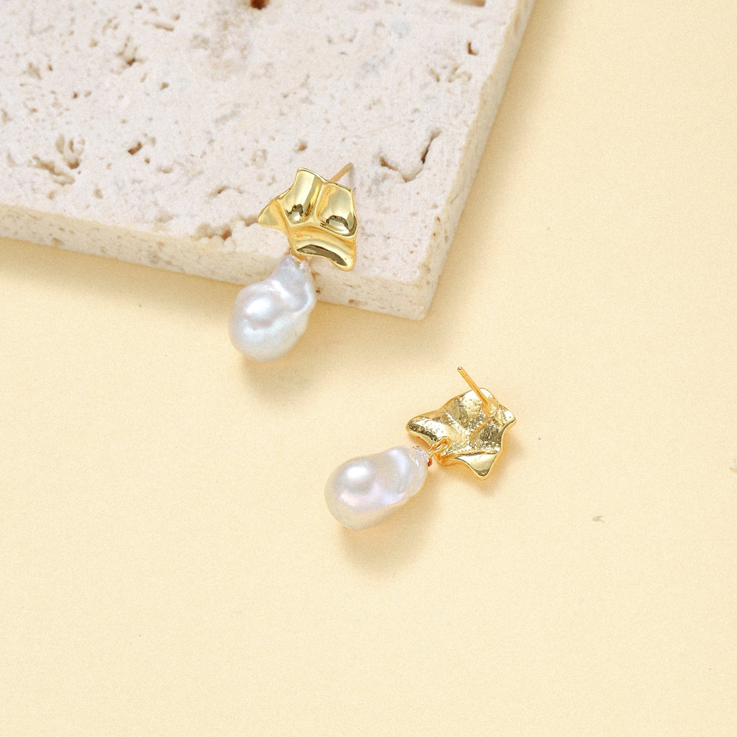 Drop-Shaped Pearl Earrings