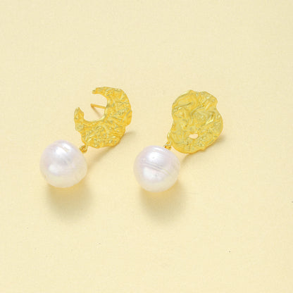 Moon Ribbed Pearl Earrings