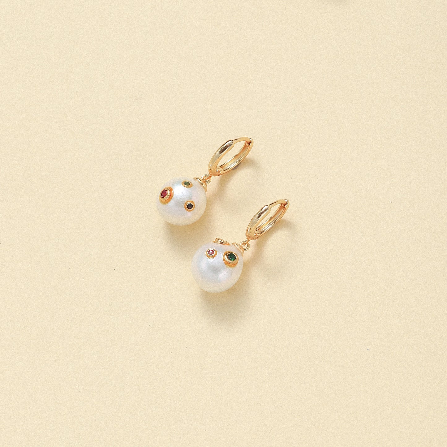 Pearl Earrings with Crystals