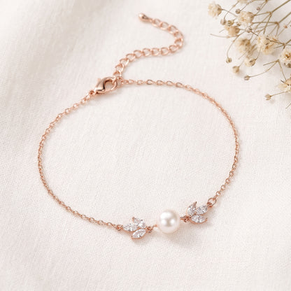 Dainty Pearl Bracelet in 18K Gold