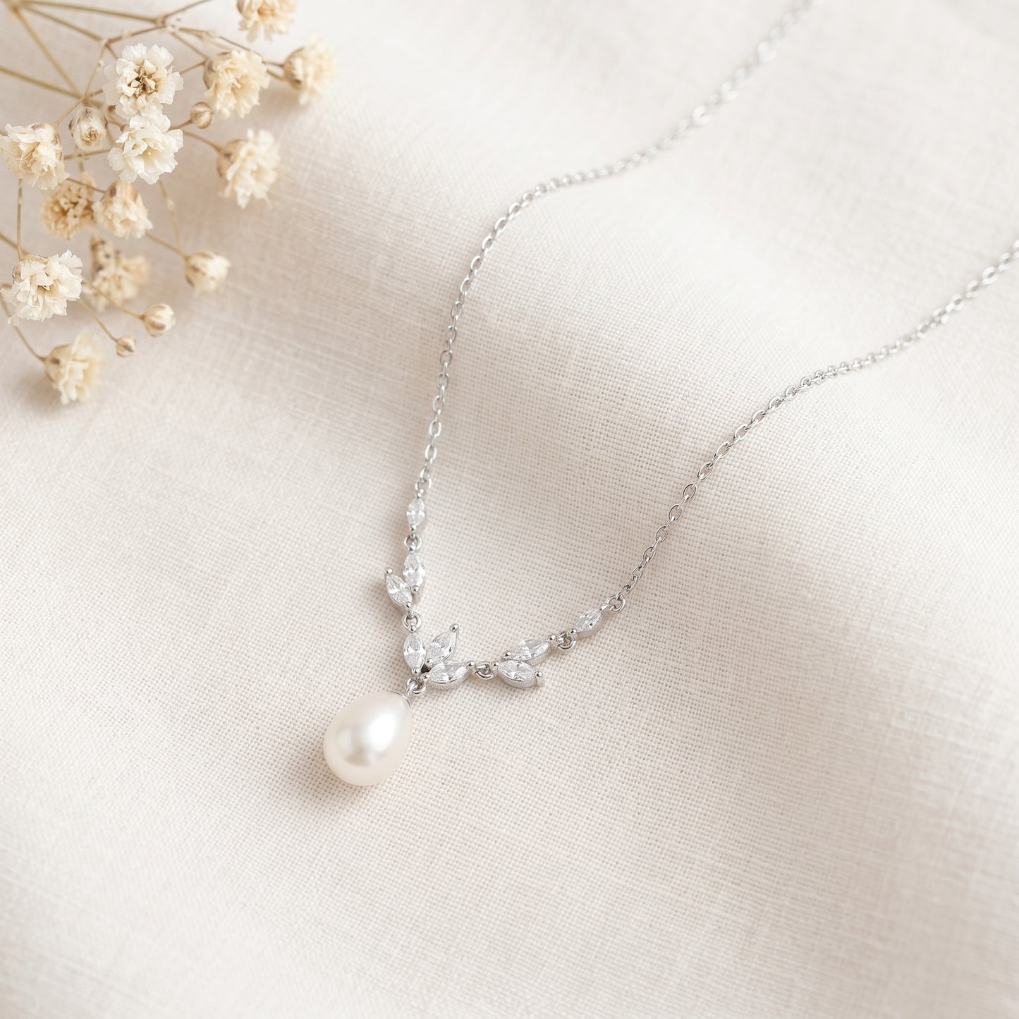 Dainty Teardrop Pearl Necklace in 18K Gold
