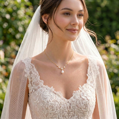Dainty Teardrop Pearl Necklace in 18K Gold