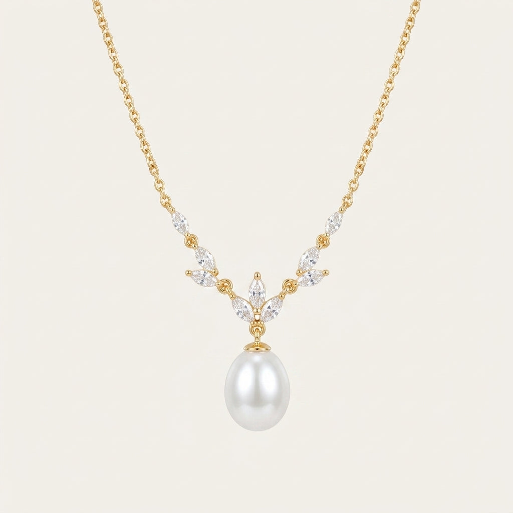 Dainty Teardrop Pearl Necklace in 18K Gold