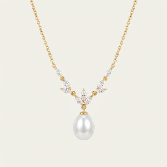 Dainty Teardrop Pearl Necklace in 18K Gold