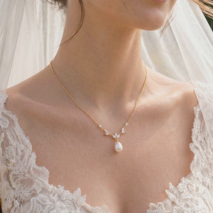 Dainty Teardrop Pearl Necklace in 18K Gold