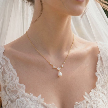 Dainty Teardrop Pearl Necklace in 18K Gold