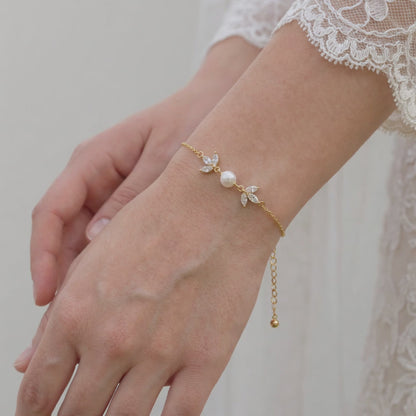 Dainty Pearl Bracelet in 18K Gold